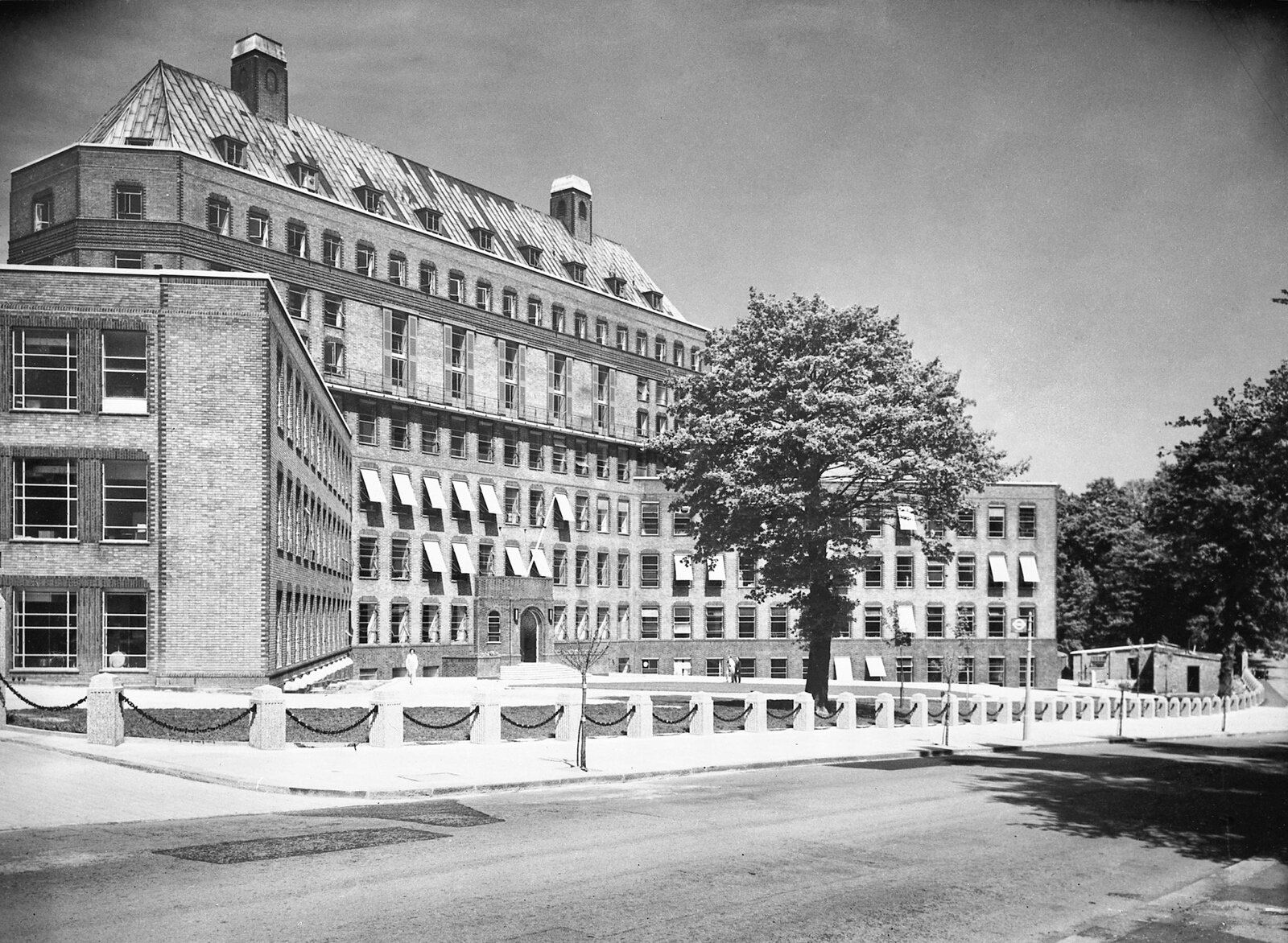 The headquarters of the battle against flu, the laboratories of the World Influenza Center at Mill Hill London, were the hub of the search for flu viruses and a universal vaccine against all types of influenza.