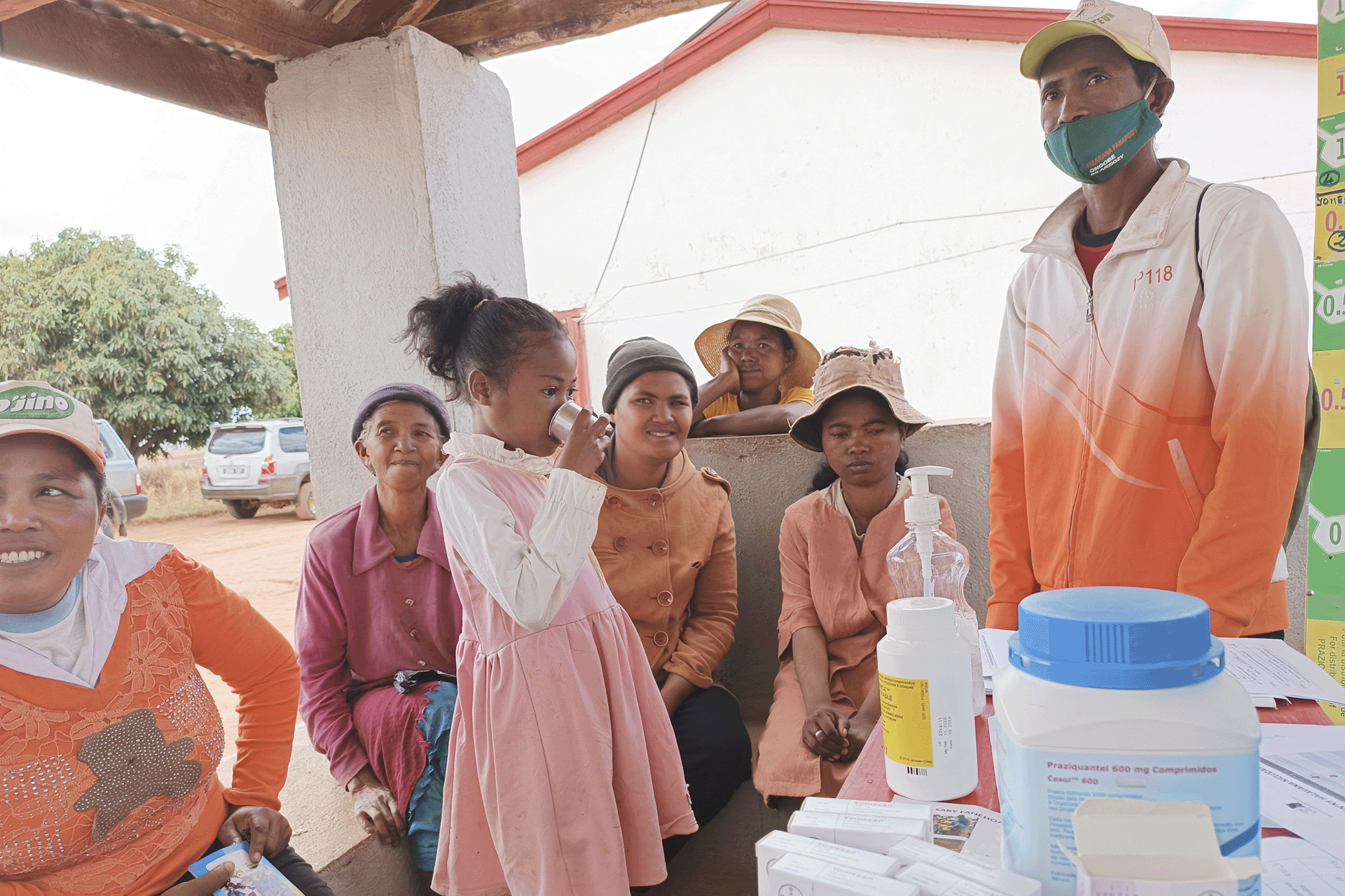 Mass drug administration using niclosamide for people in which praziquantel is contraindicated, Antohobe community.