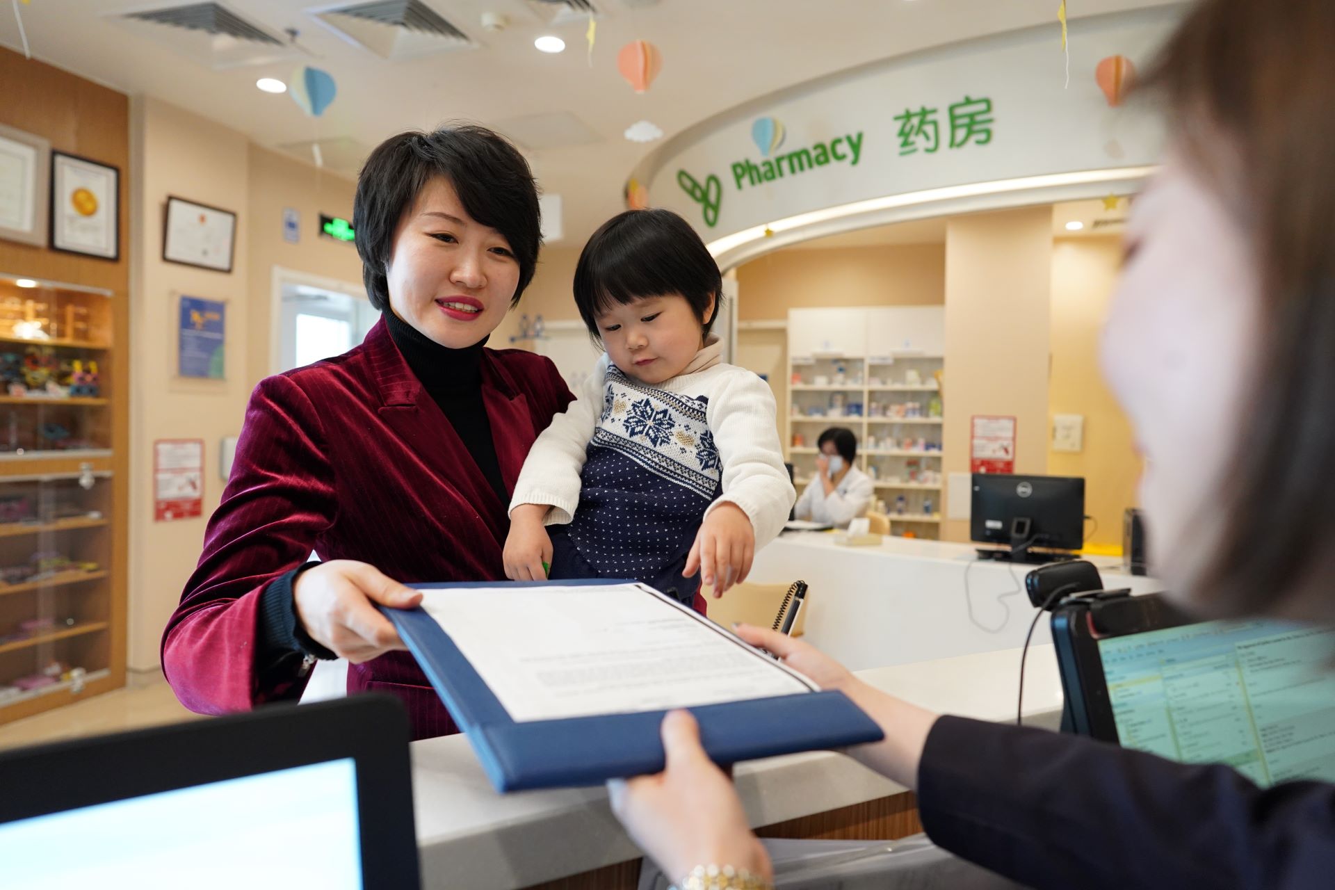 WP32940 A child seeing a doctor at the hospital for check up