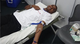 yasin-donates-blood yasin-donates-blood